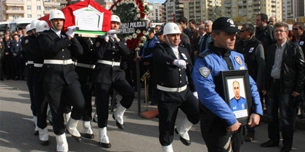 Şehit polis memuruna hazin uğurlama