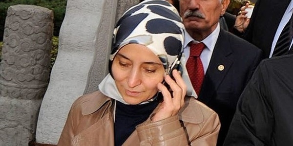 Sare Davutoğlu'ndan Dağdemir'in ailesine taziye telefonu