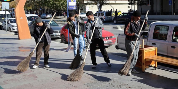 Hkmller Erzincan caddelerini temizledi