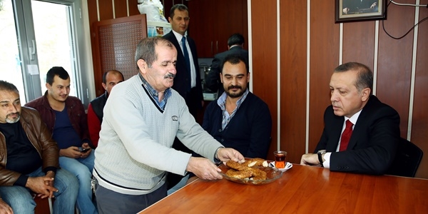 Erdoğan'dan taksi durağına ziyaret