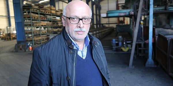 Fabrikasında bin 300 liraya çalışacak işçi bulamıyor