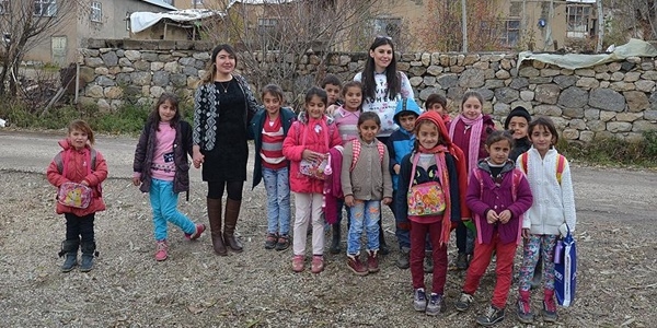 Yüksekova'ya atanan öğretmenler gönüllerde taht kurdular