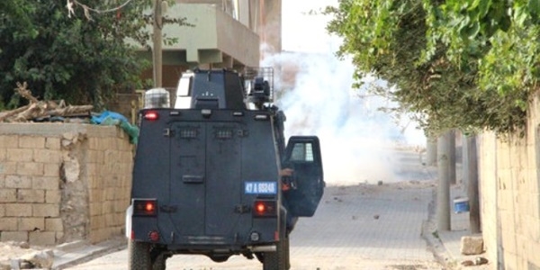 Nusaybin'de hendekleri kapatmak isteyen polislere saldr