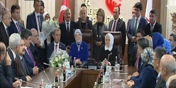 Aile Bakanı Ramazanoğlu görevi devraldı