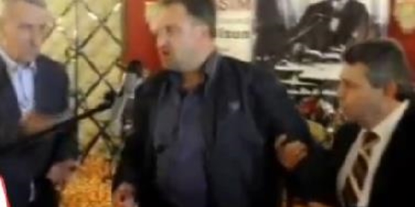 Öğretmenler günü etkinliğinde öğretmene kafa!