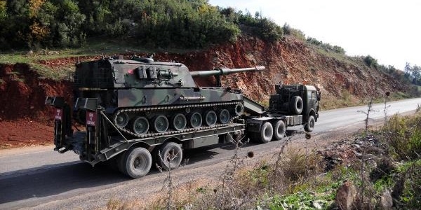 Fırtına obüsleri Suriye sınırında