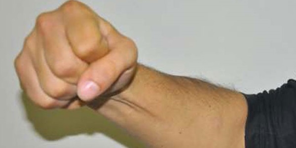 Öğretmeninin darp ettiği iddia edilen öğrenciye 17 dikiş