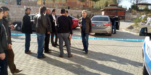 Polis silahlı saldırganı ayağından vurdu