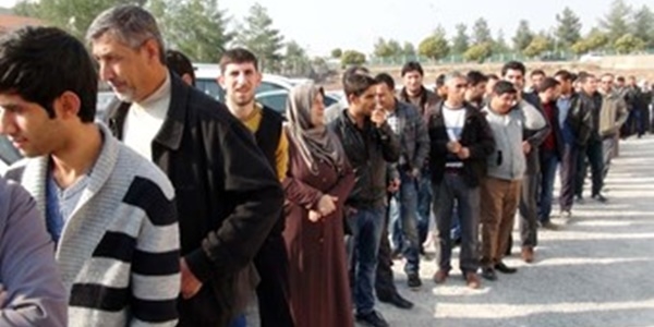 Şanlıurfa'da TOKİ için uzun kuyruk