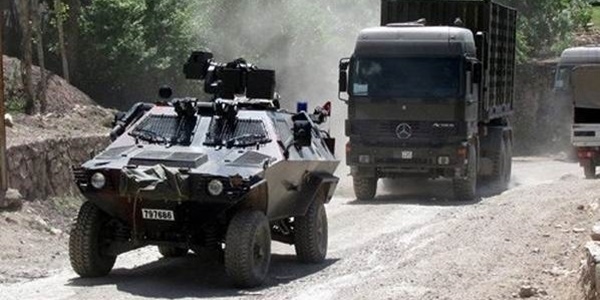Yüksekova'da barikat operasyonu