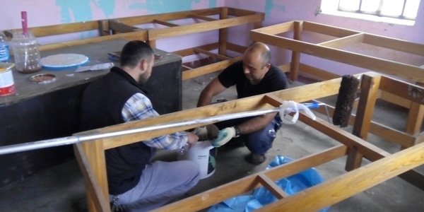 İnfaz Koruma Memurları okul inşaatında çalışıyor