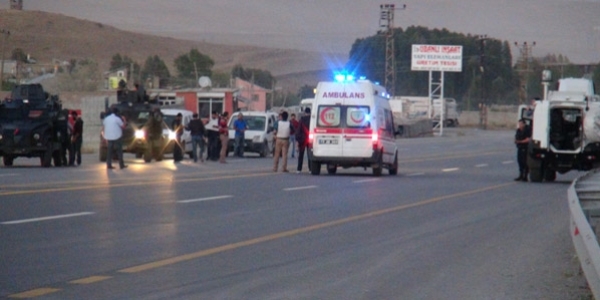Zırhlı aracın geçişi sırasında patlama: 3 yaralı