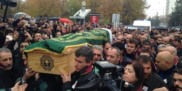 Tahir Elçi'nin cenazesini avukatlar taşıdı