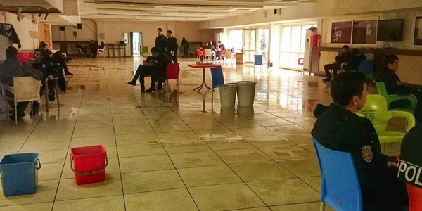 İzmir Emniyeti sular altında kaldı