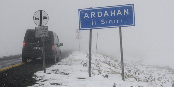 Ardahan'da kar yağışı etkili oluyor