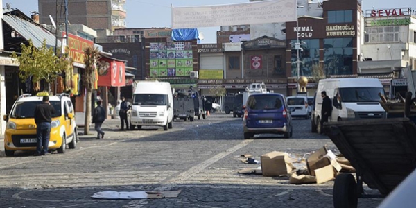 Diyarbakır'da müfettişler terör saldırısı incelemelerini sürdürüyor