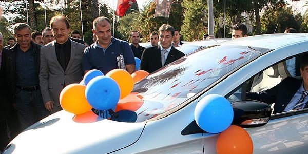 Menderes Türel, elektrikli otomobili makam aracı yaptı