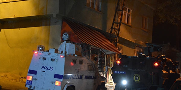 Siirt'te polis lojmanlarna saldr