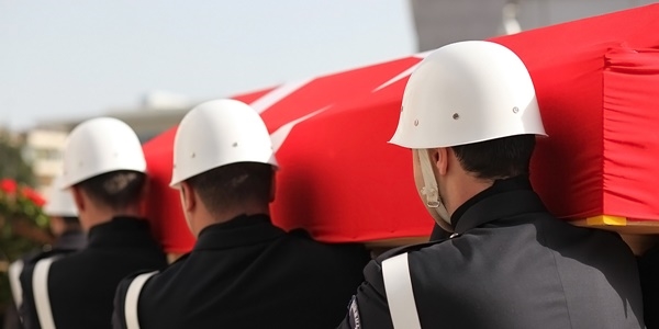 Yüksekova'da çatışmada yaralanan polis şehit oldu