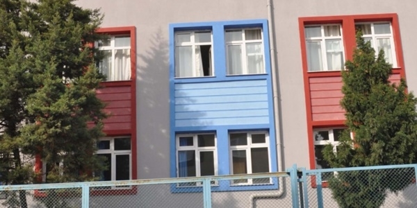 Liseli kız sınıf penceresinden atladı