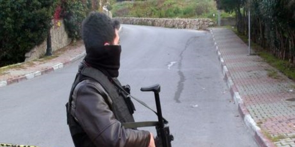 Çöplükte canlı bomba yeleği bulundu