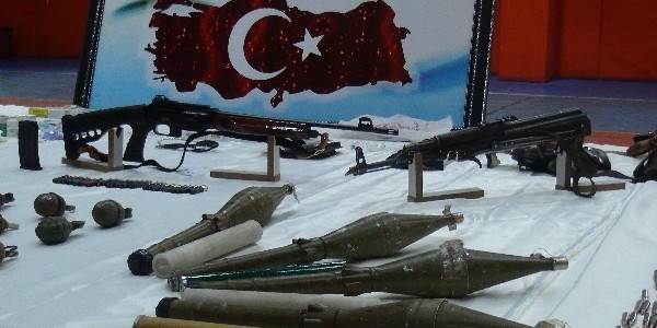 Şüphe üzerine durdurulan araçtan cephanelik çıktı