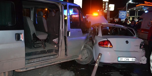 Adana'da trafik kazası: 10 yaralı