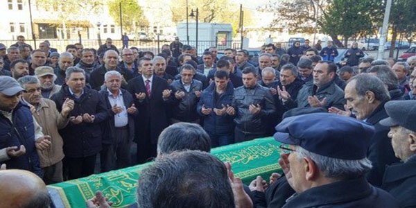 Kalp krizi geçiren Ak Parti'li meclis üyesi hayatını kaybetti