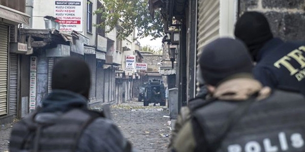 Sur'daki çatışmalarda 3 polis yaralandı