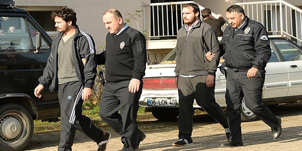 2 kardeş, define bulamayınca kuyumcuyu soymaya kalkışmış