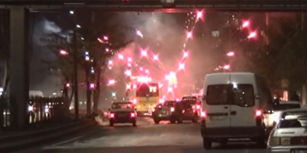 Diyarbakır'da polise molotoflu saldırı