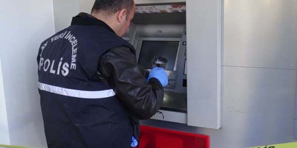 ATM'de kart kopyalama düzeneği bulundu