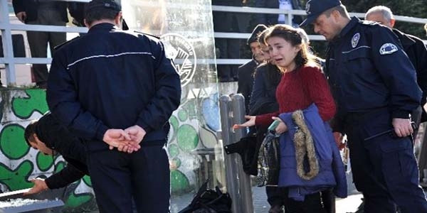Şüpheli valizin sahibi üniversiteli kız gözyaşlarına boğuldu