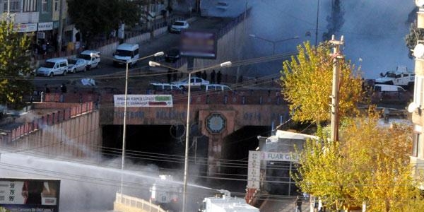 Nusaybin'de 2 polis şehit, Sur'da 4 okul yakıldı