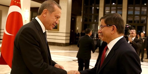 Davutoğlu'ndan Cumhurbaşkanı Erdoğan'a torun tebriği