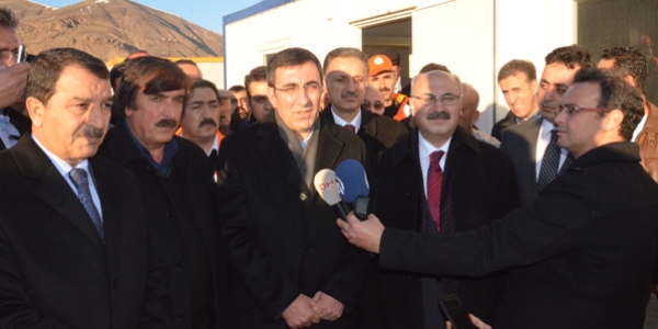 'Kiğı'da 500'ün üzerinde ağır hasarlı yapı var'