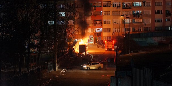 Beyoğlu'nda korsan gösterilerde İSKİ aracı ateşe verildi