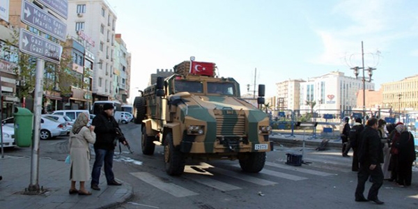 Polise takviye için Asker'de Sur'a girdi