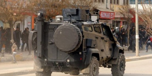 İdil'de polis aracına roketli saldırı