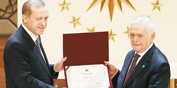 Erdoğan: Yeni Türkiye'yi bilimin ışığında inşa edeceğiz
