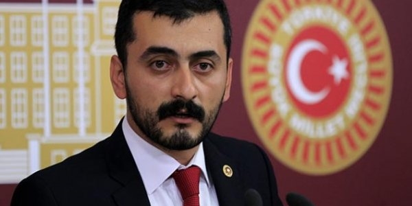 Ülkesini suçlayan Eren Erdem kimdir?