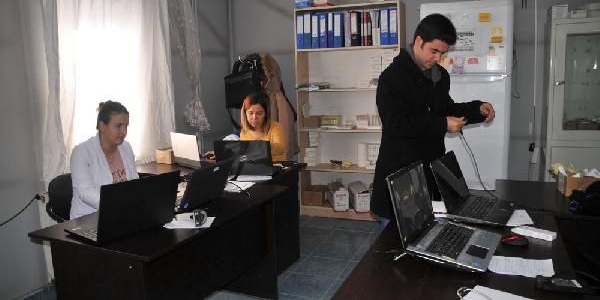 Hırsızlar sağlık merkezinden çaldıkları bilgisayarları geri getirdi