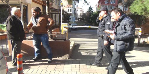 Para çeken emekliyi gasp ettiler