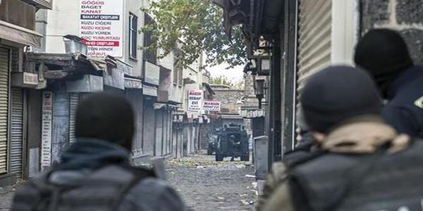 Sur'daki çatışmalarda 2 polis yaralandı