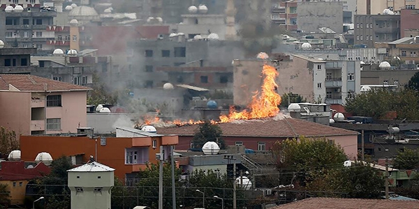 Cizre'de atmalar iddetlendi, okulda yangn kt