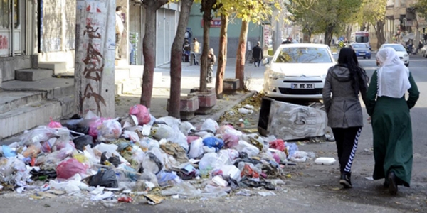Diyarbakır ve Şırnak'ta çöp toplanmıyor