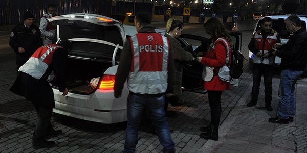 stanbul'da 5 bin polisin katlmyla asayi uygulamas