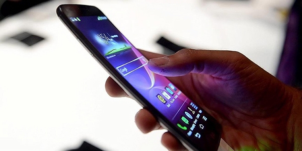 Cep telefonuyla fazla meşguliyet fıtık ediyor