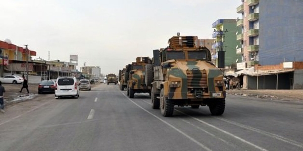 Sur'da askeri personel, 4 araçla ilçeye geldi
