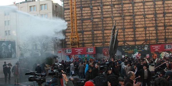 İstanbul'daki izinsiz gösterilerde 25 gözaltı
